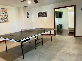 Spacious Arcade Table Tennis Game Room Cowboy Pool Near Tx Motor Speedwayby Vacation Your Way - 8