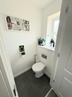 4BD 2BR House with Parking in Gravesend - 4