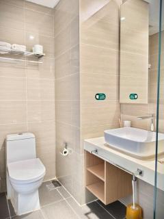 The Pines Poolside Suite - 6