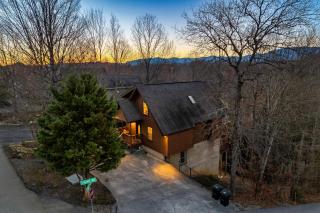 Spacious, 3 Kings, Games ,Hot Tub, Game Room, HOA Pool - 0