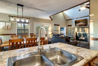 Spacious, 3 Kings, Games ,Hot Tub, Game Room, HOA Pool - 5
