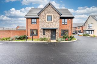 4 bedroom house ideal for contractors & families - 0