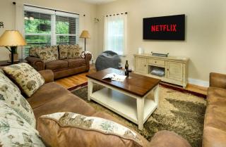 River Rock Cabin - Comfortable, Private Home with King Beds & Mountain Views - 2