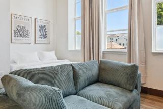 Chic City Escape Cozy Condo No 209 - 2