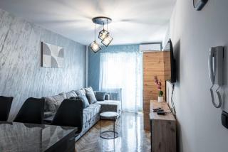 N place free parking - 6