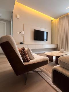 1 BR Luxury Apt by AJ Aljada - 8