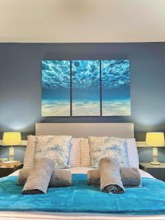 Ideal 4-bed home sleeps 7 - Nr Trafford Ctr & M60 - 8