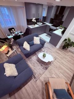 Bright Modern Apartment - 9