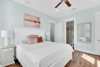 Breeze- New 2 blocks to beach - Sleeps 26 - Pool - 4