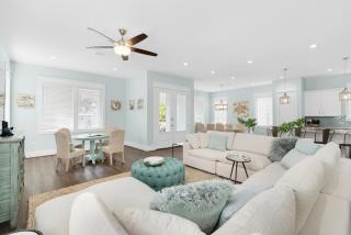 Breeze- New 2 blocks to beach - Sleeps 26 - Pool - 3