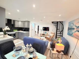 Bright Modern Apartment - 1