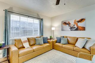 4 Mi to Fort Sill Modern Home with Private Yard - 6