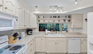 Gatlinburg Retreat with Stunning Mountain Views - 4