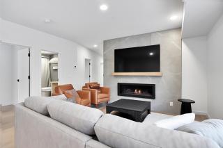 3 Bedroom with Heated Outdoor Pool and Hottub! - Canmore - 1