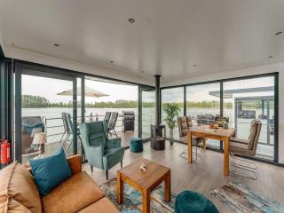 Havel Houseboat Serenity - 2