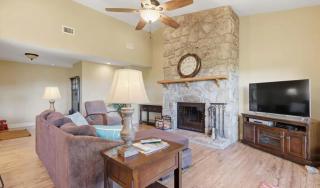 Spacious Gatlinburg Retreat with Fireplace - 8