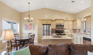 Spacious Gatlinburg Retreat with Fireplace - 7