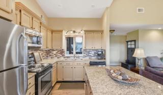 Spacious Gatlinburg Retreat with Fireplace - 2