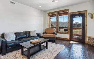 Relaxed Lakeside Getaway Close to Deer Valley Park - 8