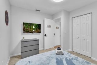 roomstr Virgina Room 1 Bedroom in South Tampa with Shared Full Bathroom & FREE COFFEE - 6