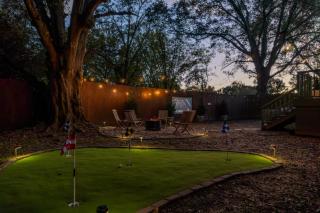 Speakeasy, Hot Tub, Putt Putt, Outdoor Theatre, 8 minutes from Downtown Greenville - Greenville - 6