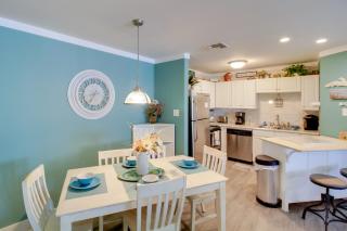 Beach & Heated Pool Access! Condo in Port Aransas - 9