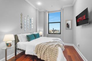 Luxury Studio Loft - Rooftop View & Pool - 9