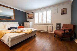 Modern 4-bed House near Excel London - 8