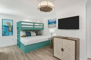 Glimmer! Sleeps 26! 2 Blocks From The Beach! - 3