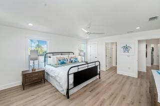 Glimmer! Sleeps 26! 2 Blocks From The Beach! - 1