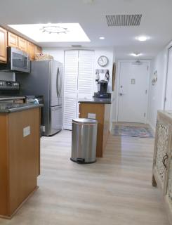 2 Bed South End Beachfront Condo at Popular Seawinds - 7