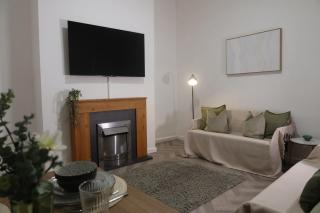 Henderson Home Sleeps 3 with Allocated Parking - 7
