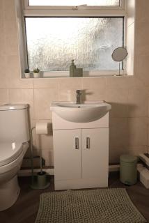 Henderson Home Sleeps 3 with Allocated Parking - 4