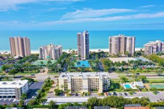 Completely Remodeled 2 Bed 2 Bath I Block Away From Free Beach Access - Henry Key - 9