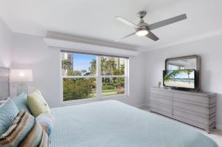 Completely Remodeled 2 Bed 2 Bath I Block Away From Free Beach Access - Henry Key - 7