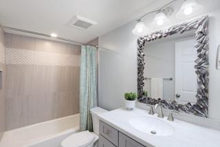 Completely Remodeled 2 Bed 2 Bath I Block Away From Free Beach Access - Henry Key - 4