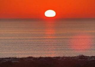 Renovated and Beachfront, Paradise Awaits - 9