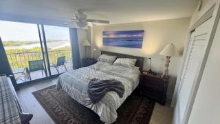 Renovated and Beachfront, Paradise Awaits - 3