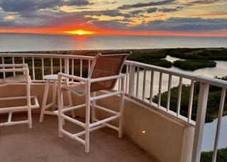 Panoramic Views, Private Balcony on 15th Floor, End Unit - 1