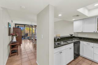 Top Floor 2 Bed Condo I Close Walk to Beach - 2