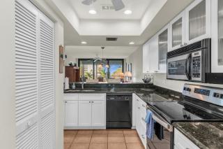 Top Floor 2 Bed Condo I Close Walk to Beach - 5