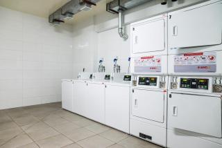 Chic Downtown Retreat Cozy 1BR Apartment for 3 - 7