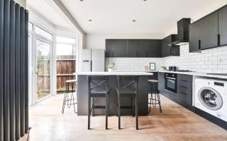 Modern 4BR Home in SE3 near North Greenwich and Kidbrooke Station Sleeps 7 - 7