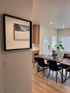 Family Vacation Getaway - Lovely Downtown Home - 7