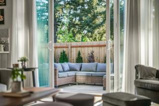 Amazing and Comfy Home With A Fire Place and Big Backyard - 7