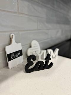 Amazing and Comfy Home With A Fire Place and Big Backyard - 4