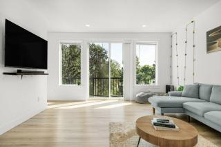 Beautiful Home with Full Kitchen, Balcony, and Centrally Located - 2