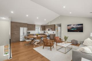 Modern Scandinavian Home, Near PDX and Downtown - 0