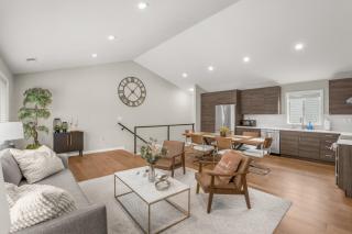 Modern Scandinavian Home, Near PDX and Downtown - 8