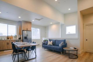 Luxury and Modern Home in Heart of Vancouver - 4